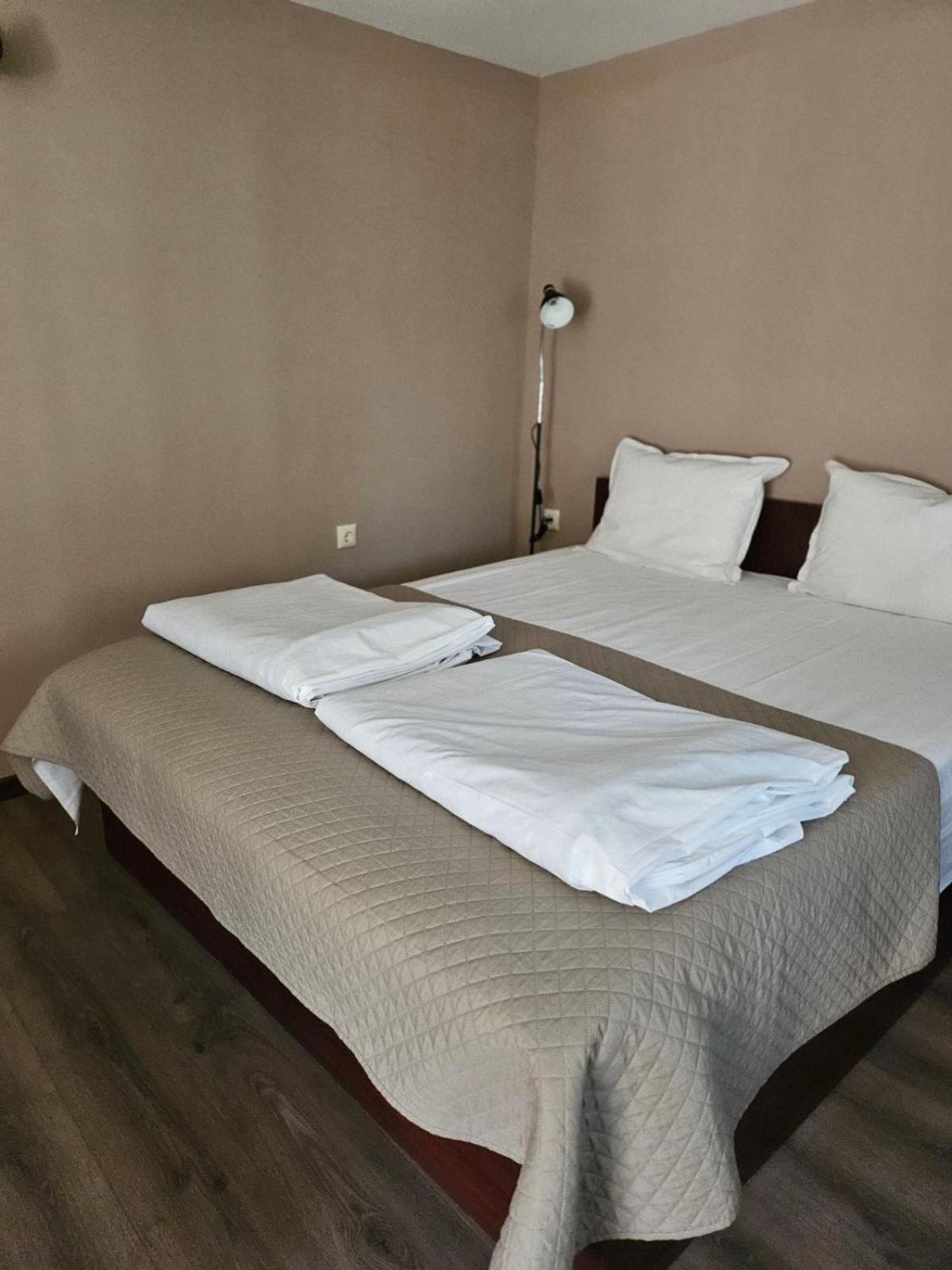 Orehite-Family Hotel ,Food & Pool Bozhichen Eksteriør billede