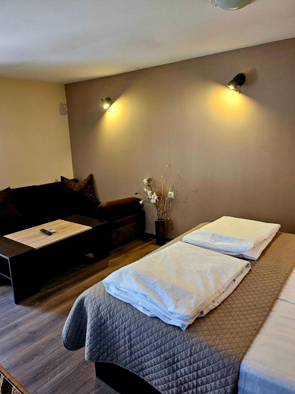 Orehite-Family Hotel ,Food & Pool Bozhichen Eksteriør billede