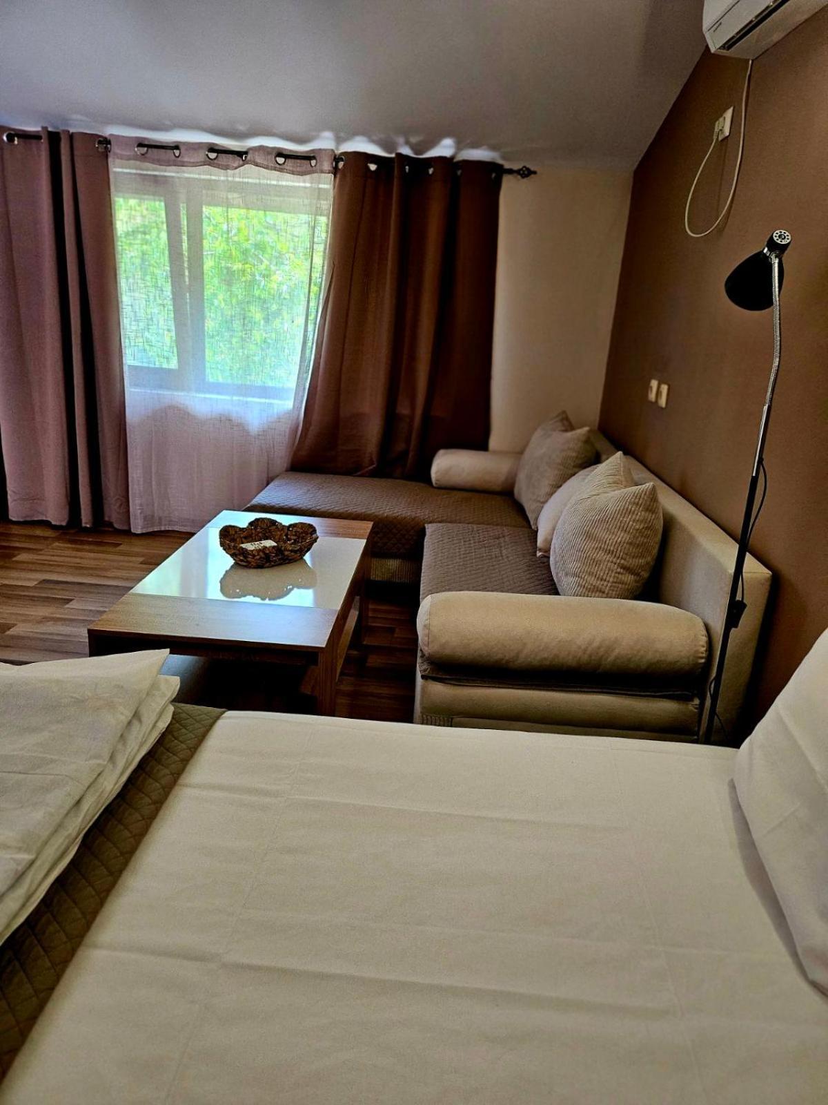 Orehite-Family Hotel ,Food & Pool Bozhichen Eksteriør billede