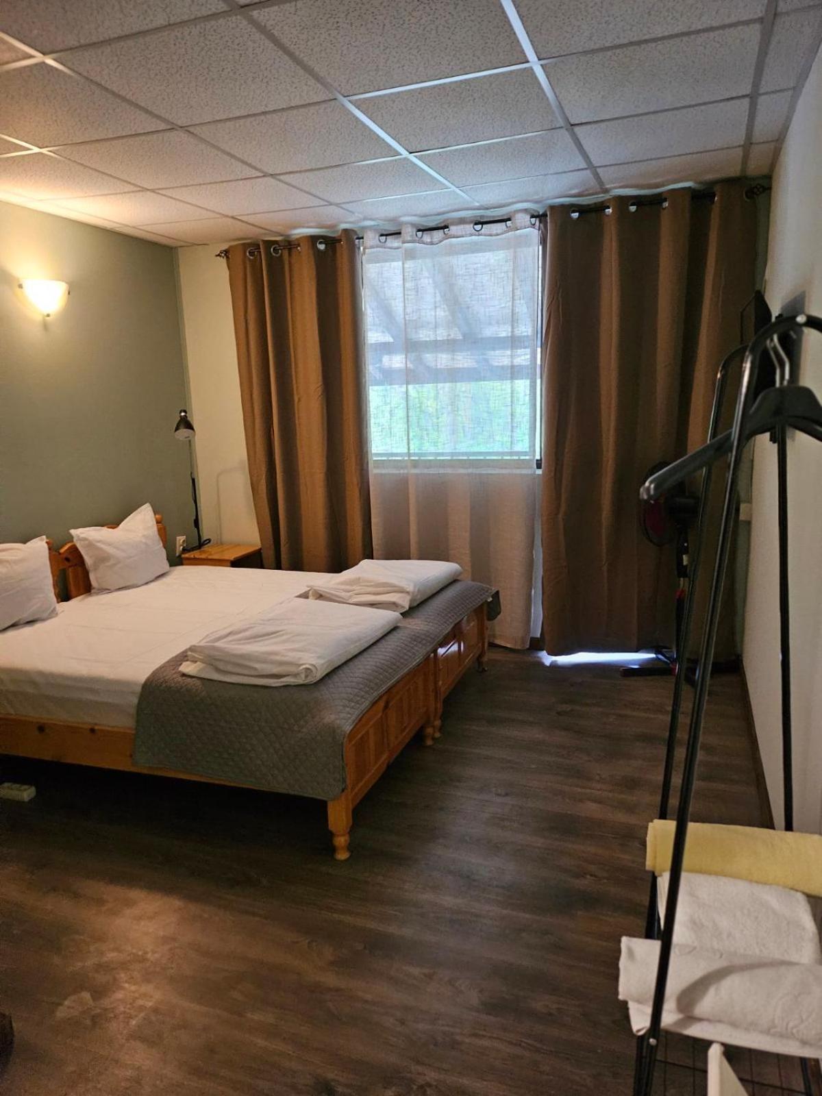 Orehite-Family Hotel ,Food & Pool Bozhichen Eksteriør billede