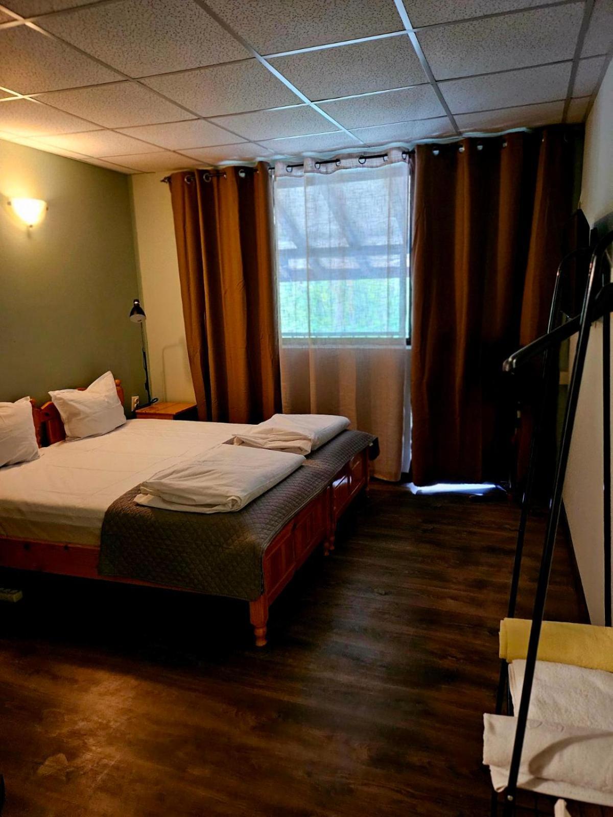 Orehite-Family Hotel ,Food & Pool Bozhichen Eksteriør billede