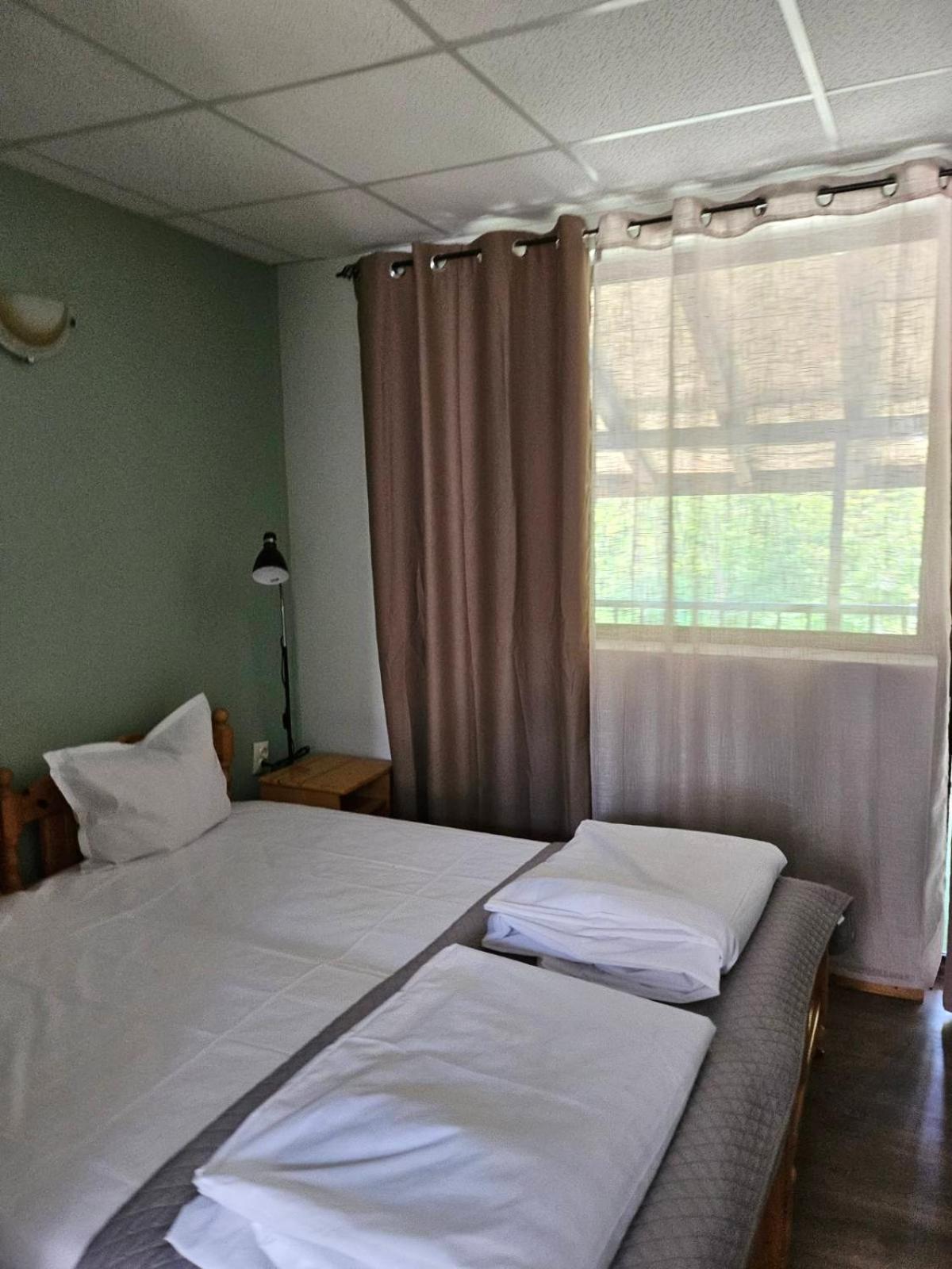 Orehite-Family Hotel ,Food & Pool Bozhichen Eksteriør billede
