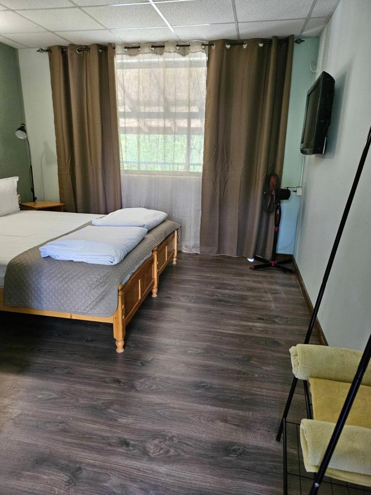 Orehite-Family Hotel ,Food & Pool Bozhichen Eksteriør billede